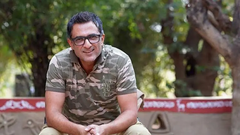 Sanjay Suri mourns his father's death, talks about how he was shot 30 years ago Sanjay Suri