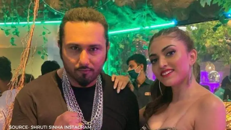 Who is the girl in Yo Yo Honey Singh's 'Shor Machega' song? Is it Splitsvilla 11's Shruti? yo yo honey singh