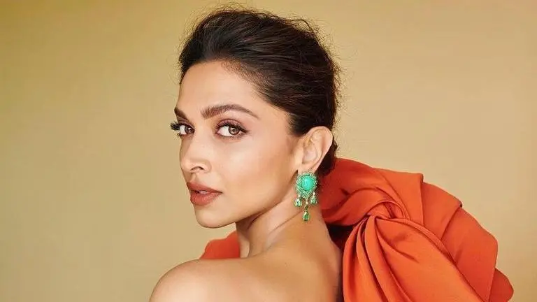 'Wet wipes, safety pins to a pencil': Deepika Padukone reveals what she keeps in her bag deepika padukone