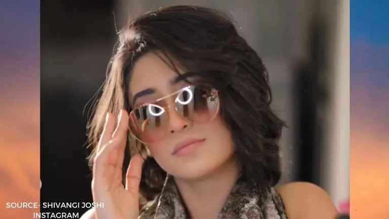 Yeh Rishta Kya Kehlata Hai's Shivangi Joshi wants 'saari eye sights' on her; fans react Yeh Rishta Kya Kehlata Hai