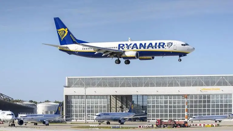 Ryanair flight lands safely in Athens after bomb scare Ryanair