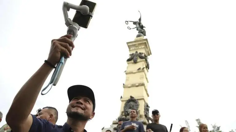 As El Salvador's free press dwindles, pro-government social media influencers gain power El Salvador