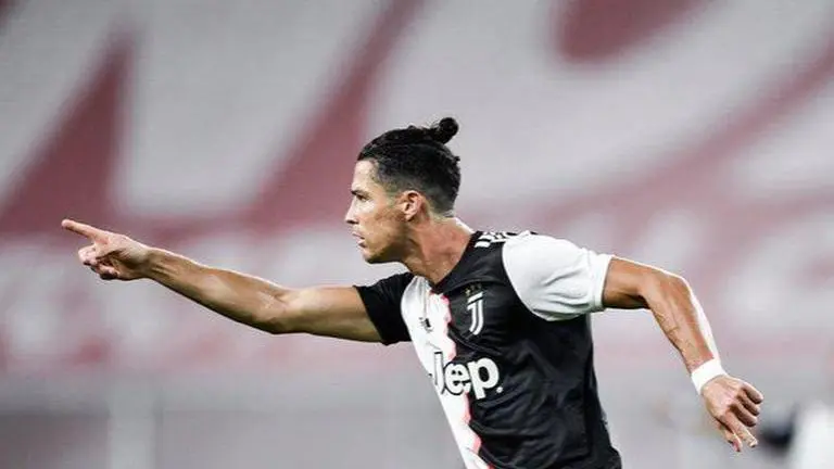 Cristiano Ronaldo scores again as Serie A leaders Juventus win 3-1 at Genoa