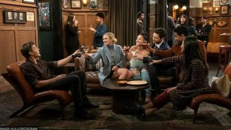 'How I Met Your Father' Twitter Review: Ardent fans believe series 'has a promising start' How I Met Your Father