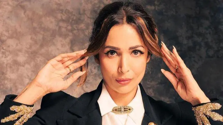 Malaika Arora gets mobbed by fans at an event in Dubai; actor reacts Malaika Arora