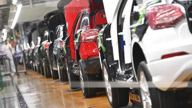 China: Government gives cash to car buyers as sales drop due to pandemic