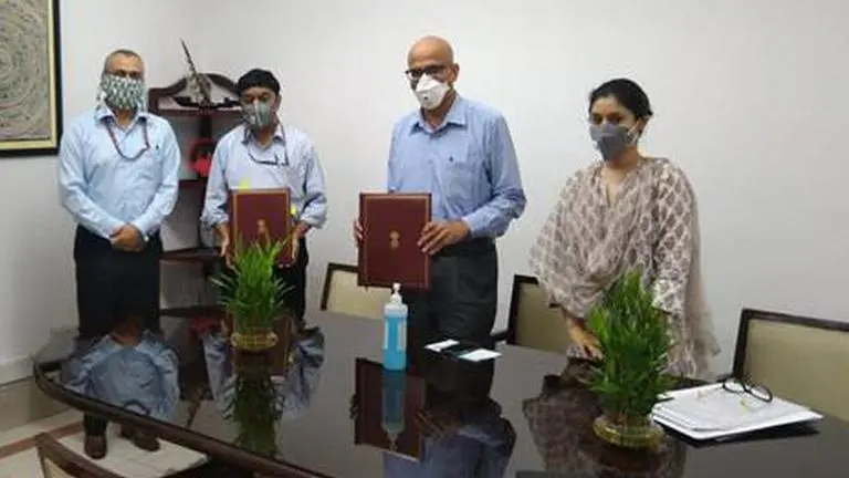 AIIB, GOI sign $500M loan to improve network capacity of Mumbai's suburban railway system Mumbai Locals