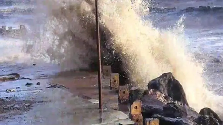 Cyclone Biparjoy LIVE | Cyclone heads to Rajasthan, blackout in 1,000 villages in Gujarat Cyclone Biparjoy