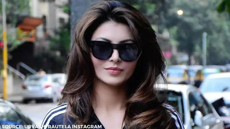 Urvashi Rautela meets Milkha Singh, calls it 'incredible & miraculous feeling' Urvashi Rautela