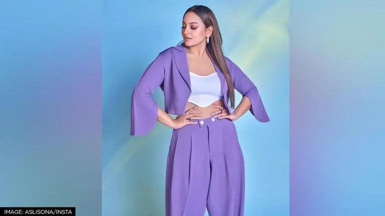 Sonakshi Sinha flaunts her blonde hair look in latest post; Fans say 'thаt’s а good one' Sonakshi Sinha