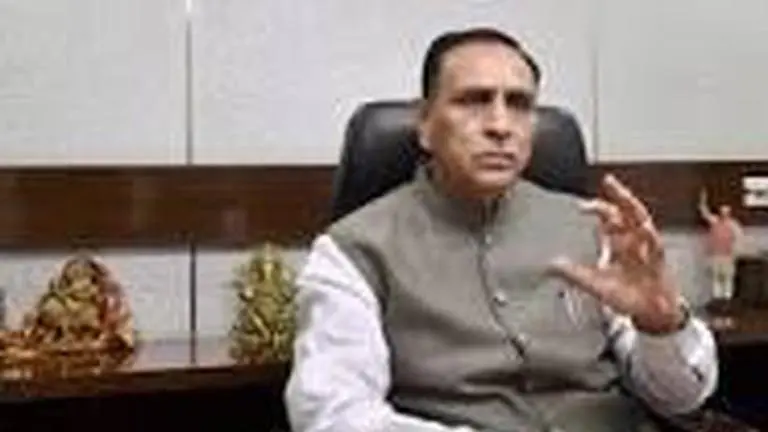 Gujarat CM holds meeting with Central health team