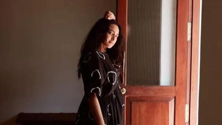 Sonakshi Sinha shares new picture, fans compliment her as 'BeautiPhool' sonakshi sinha