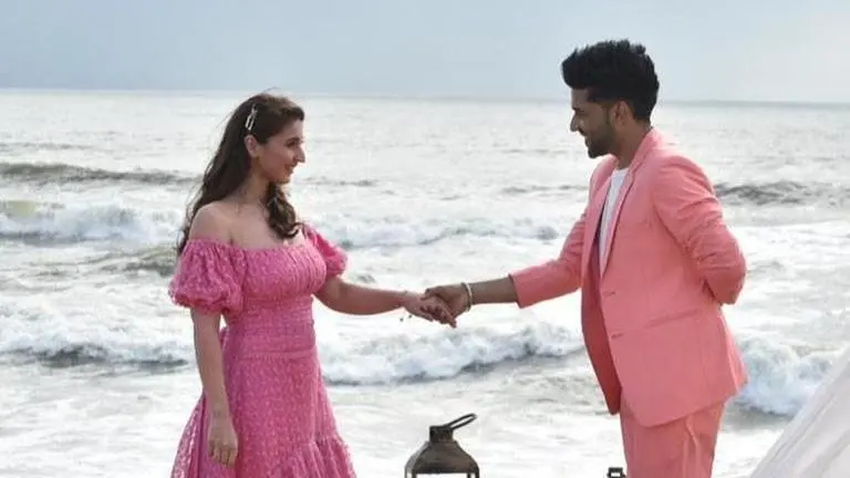 Guru Randhawa releases his new peppy track 'Baby Girl' with Dhvani Bhanushali