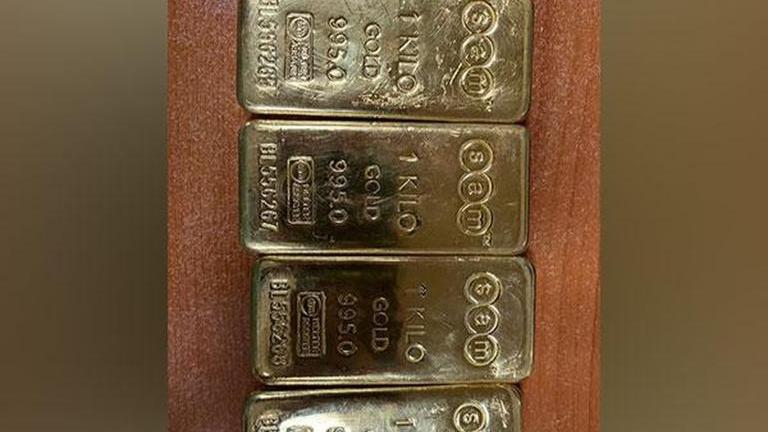 10 kg smuggled gold worth Rs 6.2 crores seized at Mumbai airport, two ...