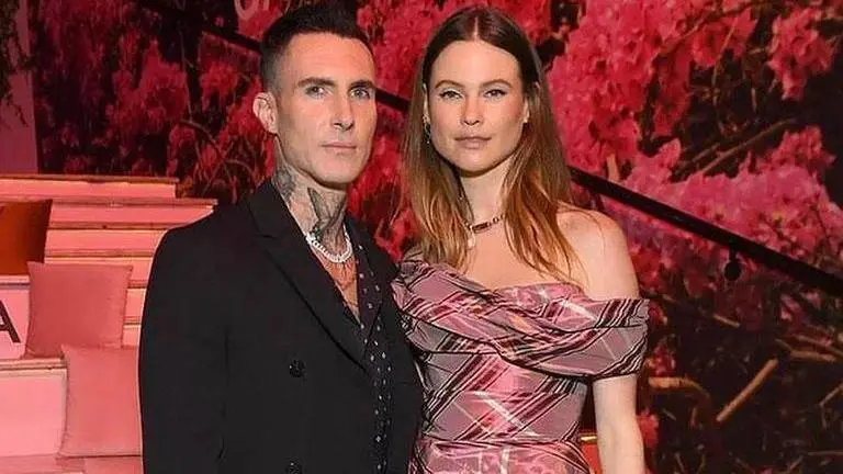 'Maroon 5' singer Adam Levine & wife Behati Prinsloo expecting third baby; See pic Maroon 5