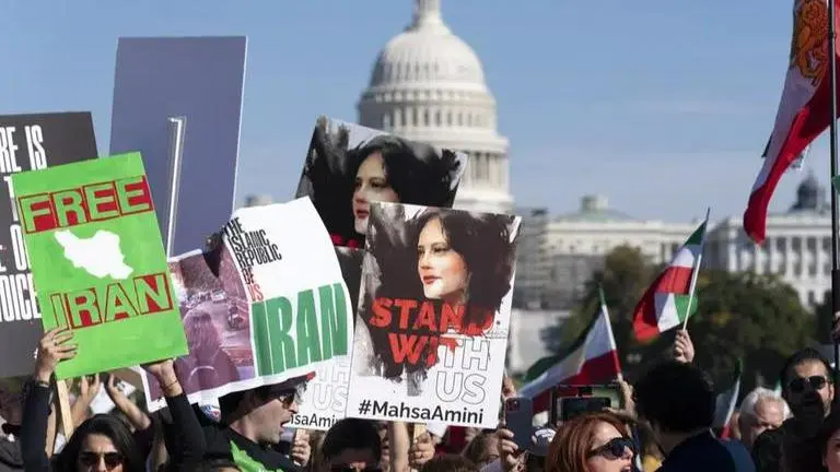 Three detained Iranian female journalists gets top UN prize Rep image