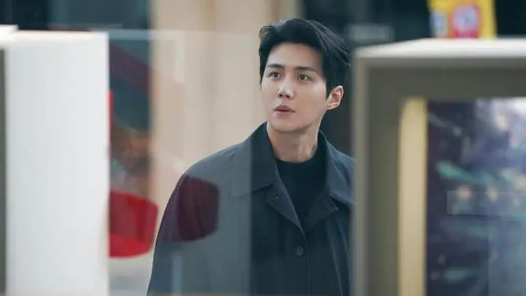 Kim Seon Ho removed from 2 upcoming films and a show post 'Actor K' controversy Kim Seon Ho