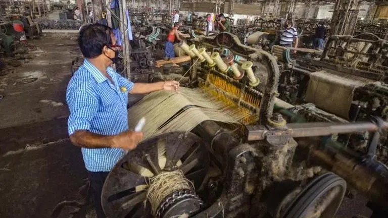 Jute sector crisis: Bengal govt intervenes; suppliers lift strike