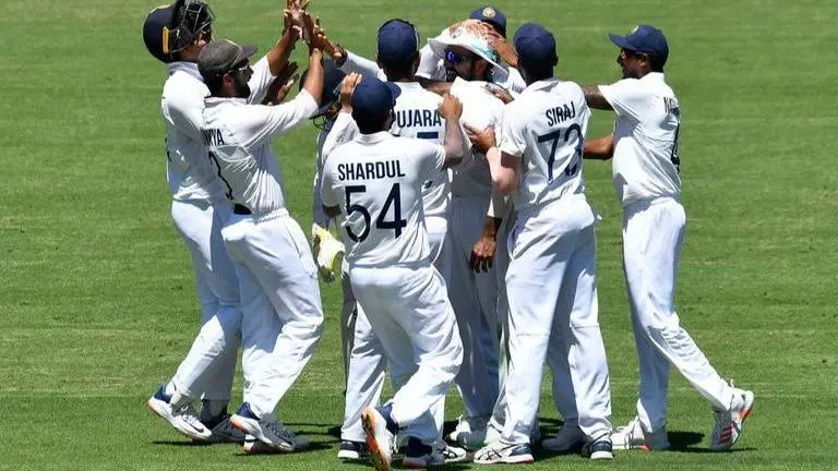 Sundar gets Smith but Labuschagne takes Australia to 154/3 at tea