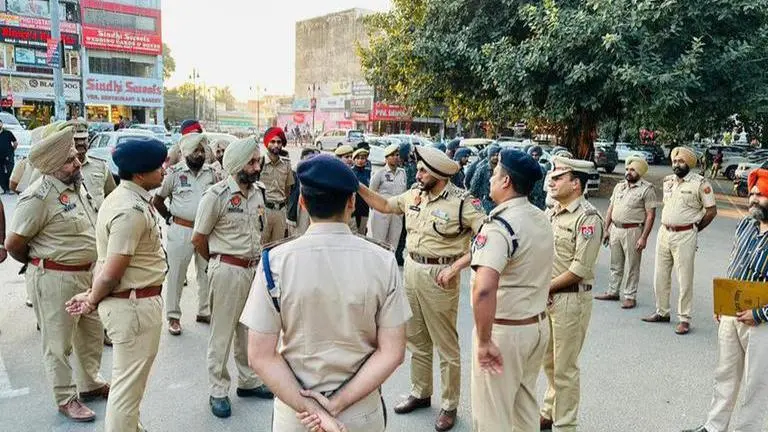 Punjab Police foils cross-border weapon smuggling bid through India-Pakistan border Punjab police