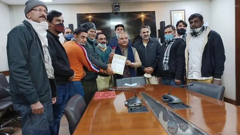 Farmers' delegation from western UP meets Tomar, extends support to agri laws