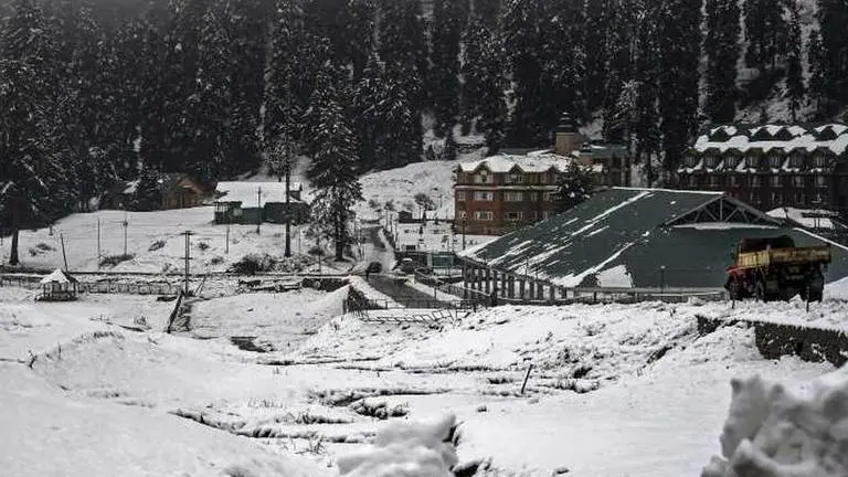 Snowfall in Gulmarg and other areas of Kashmir kashmir