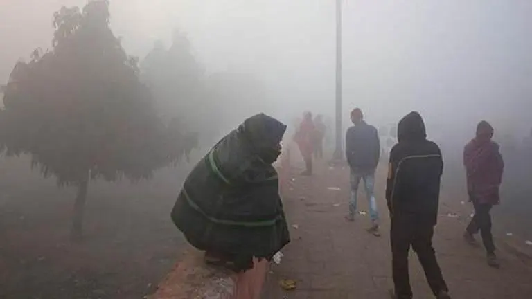 Delhi shivers at 5.7 deg C, two notches below average Delhi