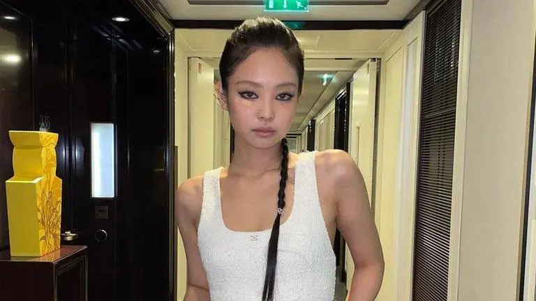 Blackpink Jennie steps out to attend Paris Fashion Week with bandaid on face Jennie