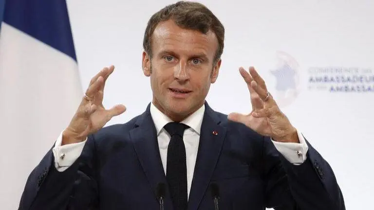 Macron meets Vucic, urges more EU help on vaccines