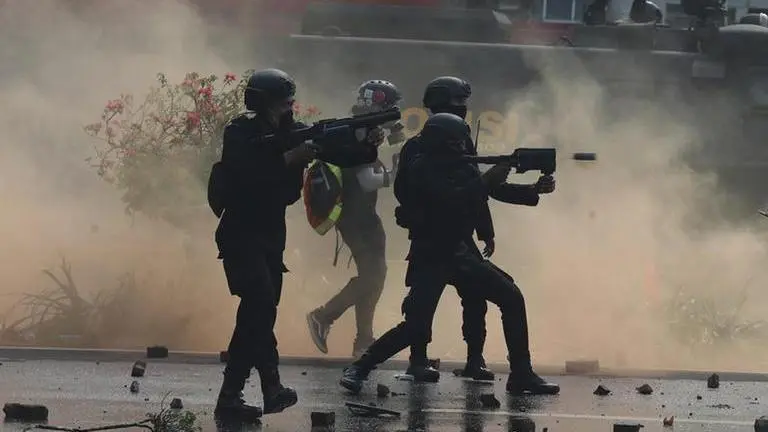 Clashes at rally against new Indonesia labour law Clashes at rally against new Indonesia labour law