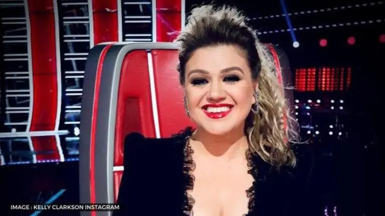 Kelly Clarkson opens up about weight fluctuations, calls her body 'an anomaly' Kelly Clarkson