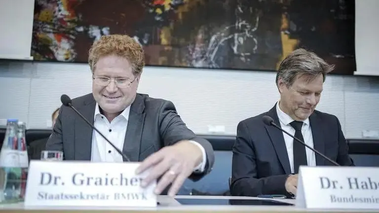 Top German economy and climate ministry official resigns after accusations of favoritism