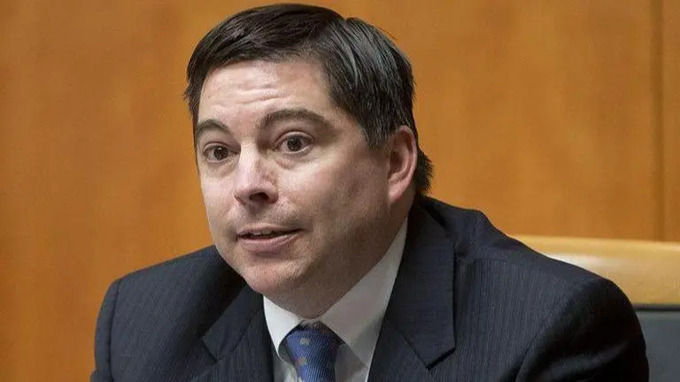 Pentagon offers military airwaves for 5G wireless networks