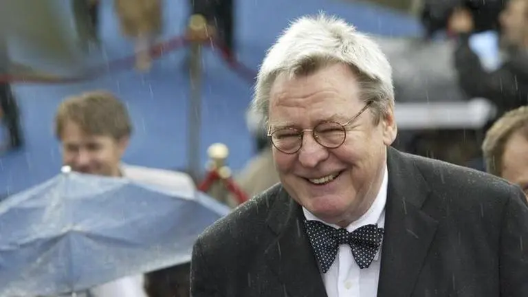 Alan Parker, director of "Midnight Express," dies at 76 Alan Parker, director of "Midnight Express," dies at 76