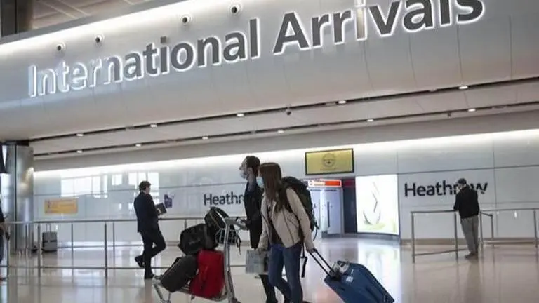 Qantas: global travel unlikely until mid-2021