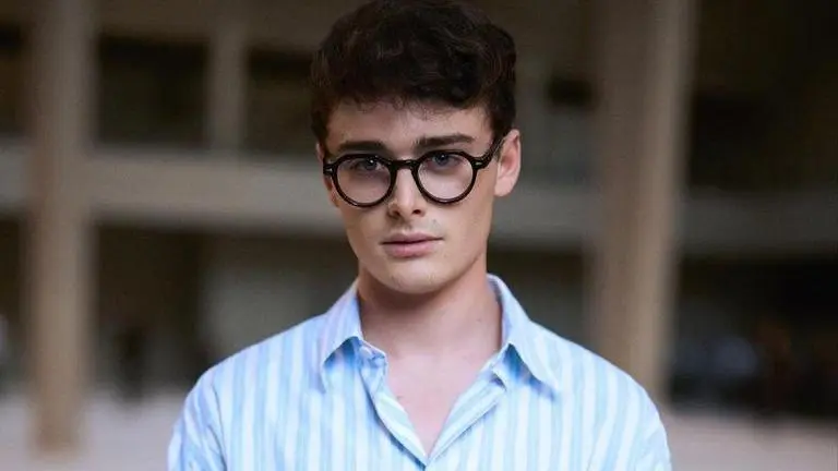 Stranger Things actor Noah Schnapp says his character in show helped him come out as gay Noah Schnapp