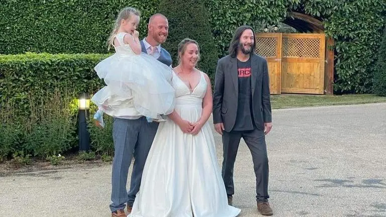 Keanu Reeves crashes wedding in England; wins admiration for his 'very friendly' gesture Keanu Reeves