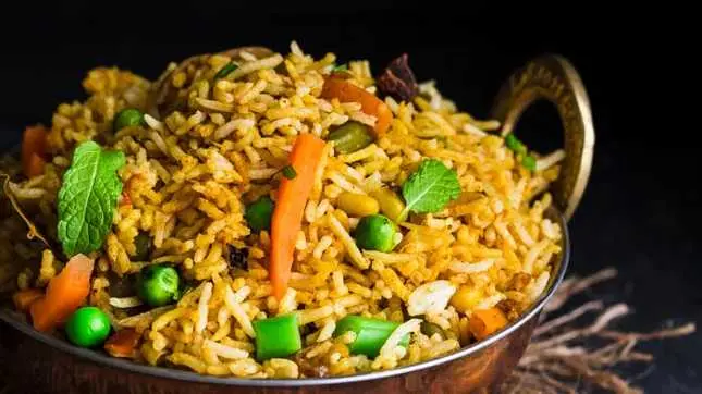 UP: झांसी में वेज बिरयानी में निकली हड्डी तो मचा हंगामा, दुकानदार समीर खान हुआ फरार; सैंपल सील Biryani