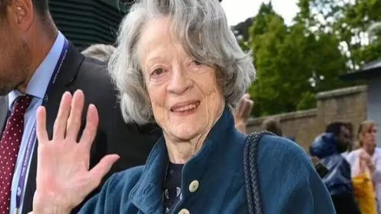 Maggie Smith makes rare public appearance at Wimbledon Maggie Smith