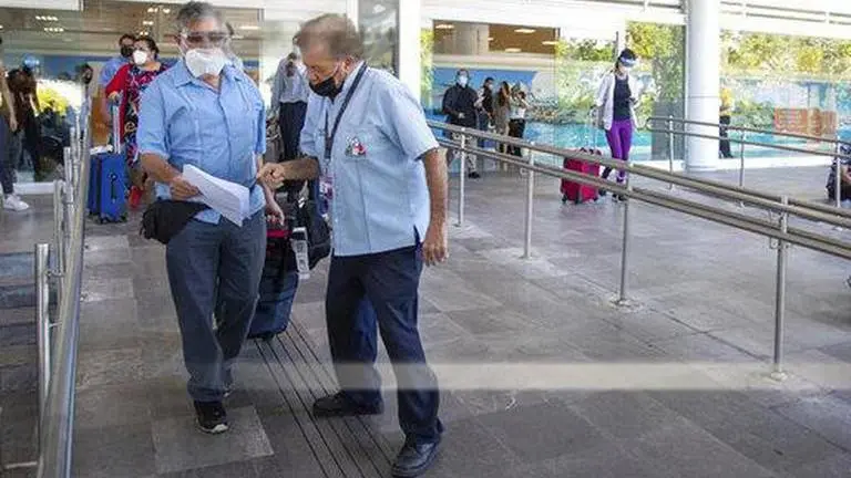 Mexico's minimum wage to rise 15% over business objections Mexico's minimum wage to rise 15% over business objections