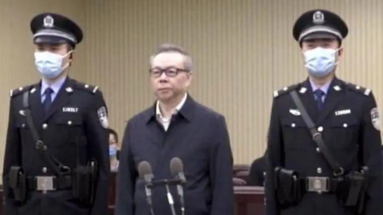 China executes former financial official Lai Xiaomin in 'especially enormous' bribery case China