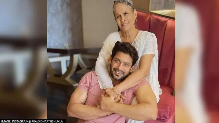 Mother's Day: Sidharth Shukla's old pic with mom Rita Shukla surfaces online; fans react Mother's Day 2022