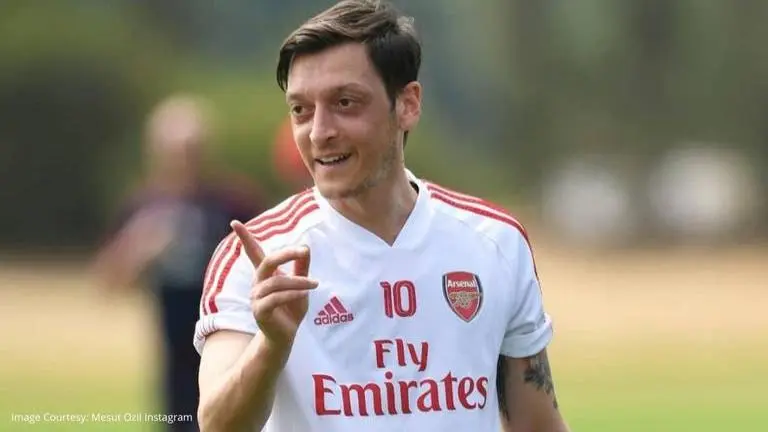 'Ozil khush hua!' Arsenal star enacts iconic Bollywood lines much to Indian fans' delight Ozil
