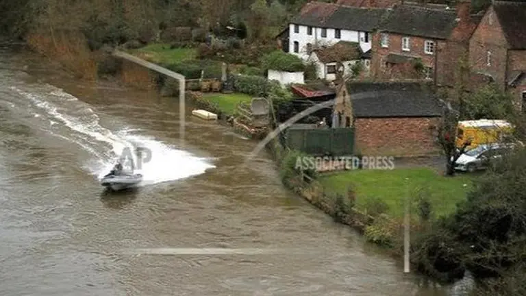 Flooding in England as Storm Bella approaches
