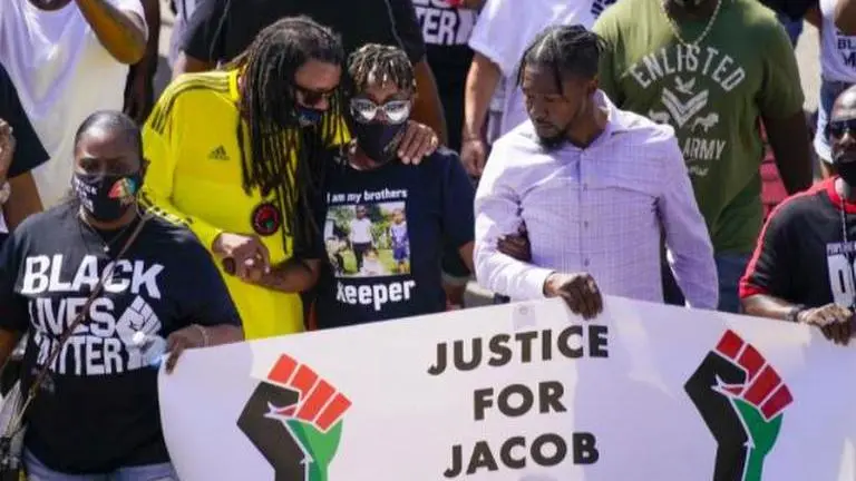 Jacob Blake shooting: Hundreds protest at ‘Justice for Jacob’ rally in Kenosha Jacob Blake