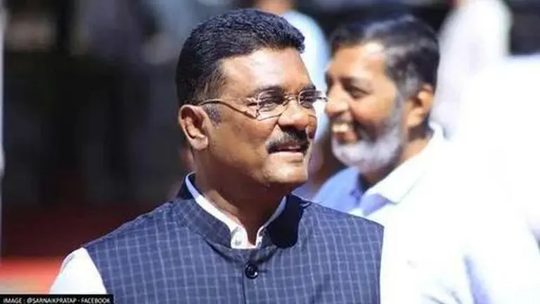 Bombay HC grants interim bail to Sena MLA's aide in money laundering case