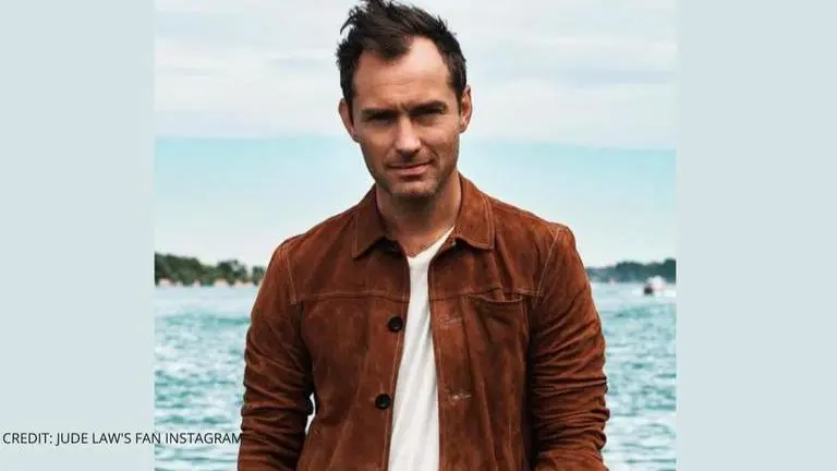 If you loved Jude Law in 'The Holiday', here are 10 other movies you can watch jude law