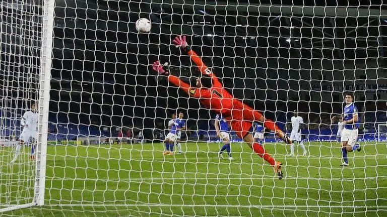 Stunner from James helps big-spending Chelsea to opening win