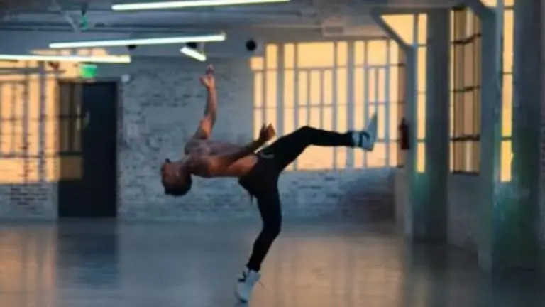 what time does move release on netflix