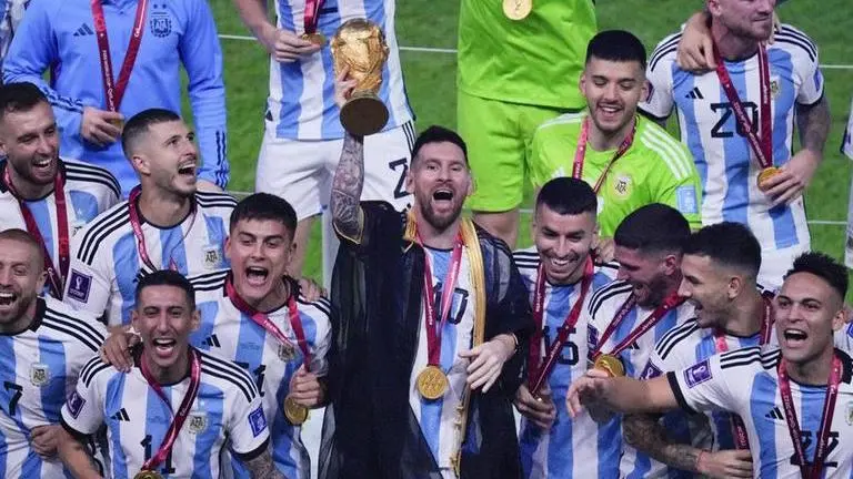 Lionel Messi, World Cup 2022, FIFA World Cup, Messi black cloak, Argentina vs France, messi black cloak, messi cloak, world cup final